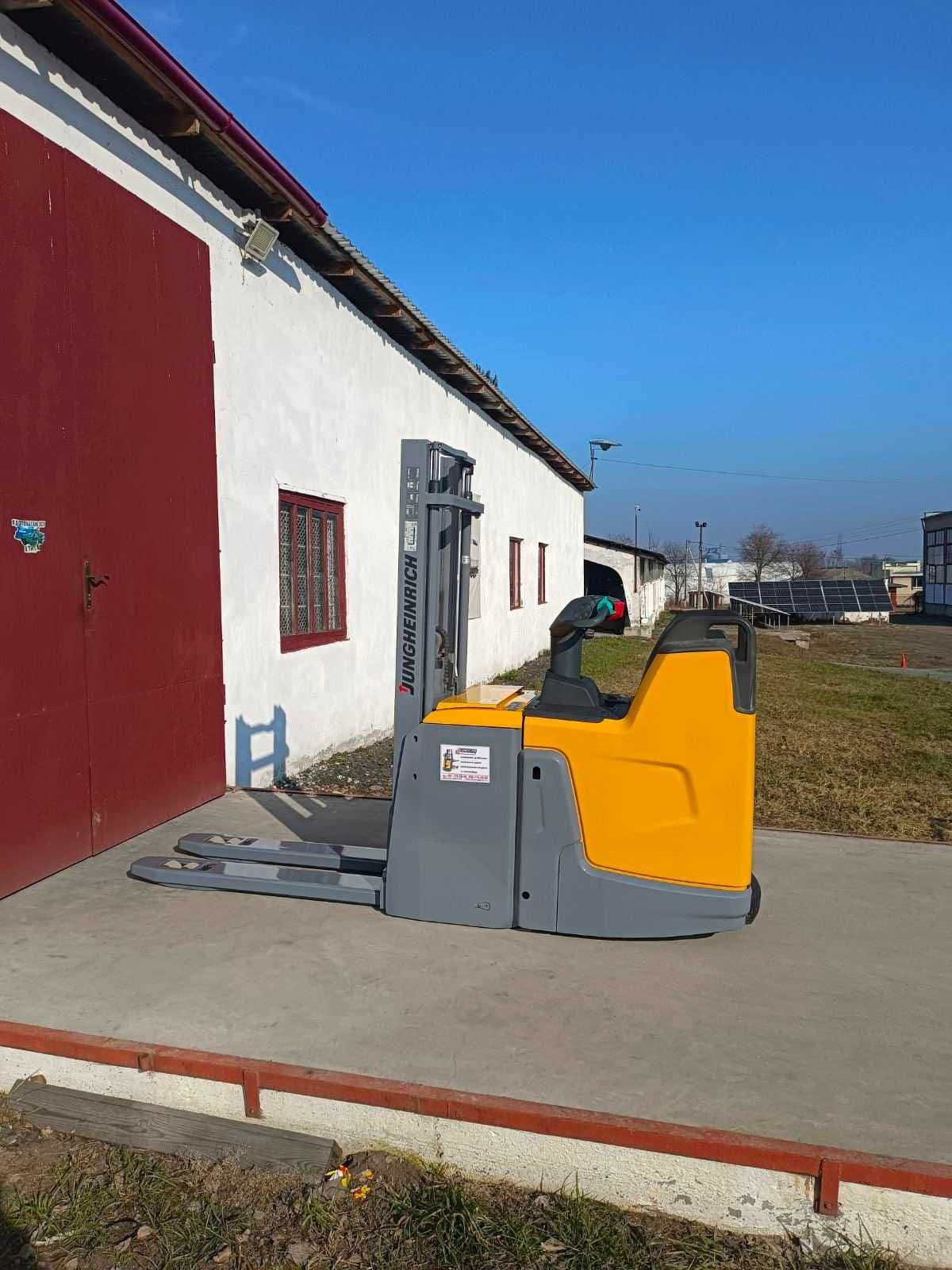 Електричний Штабелер Jungheinrich ERD220