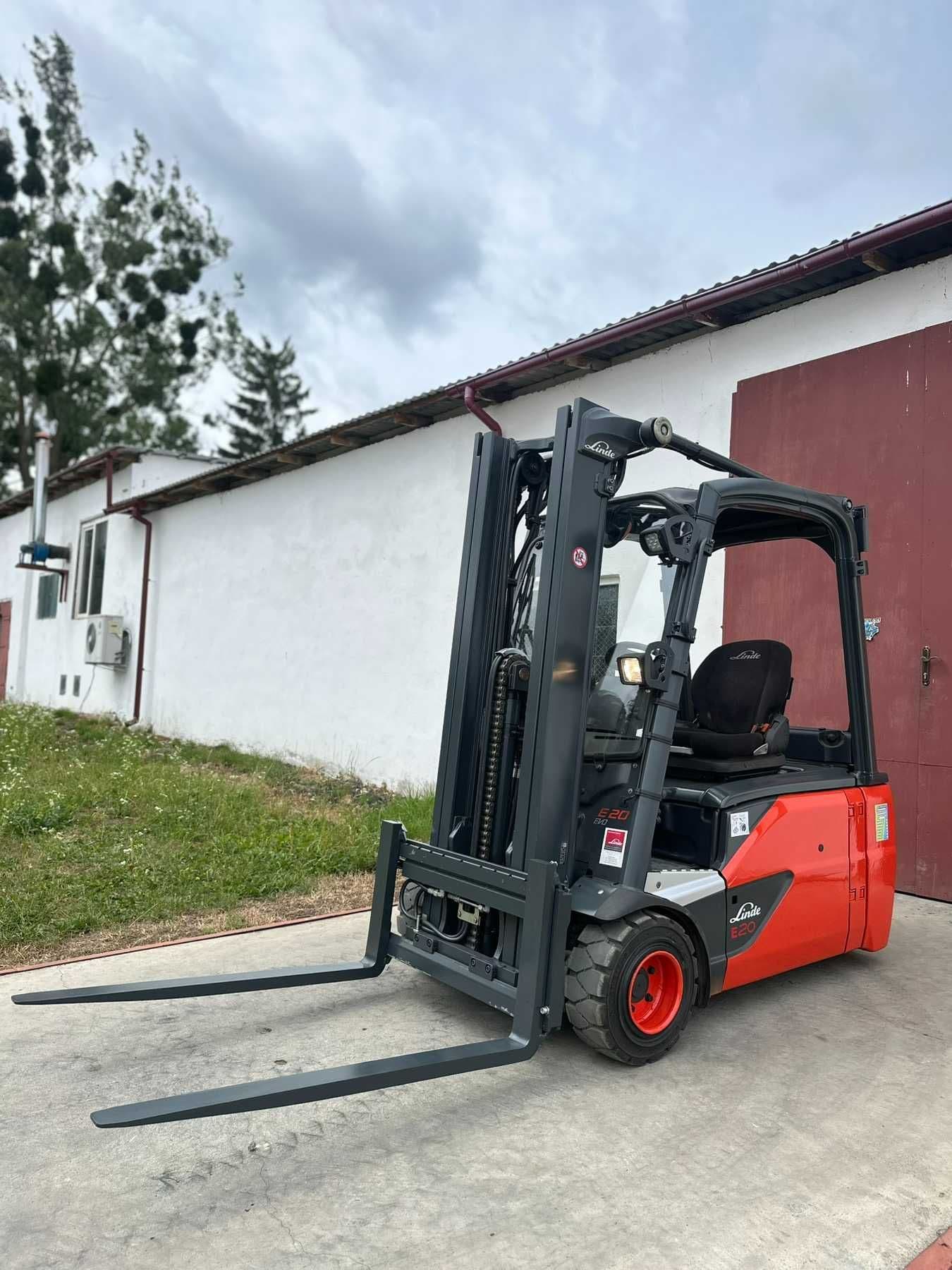 Електричний навантажувач LINDE E20L-02