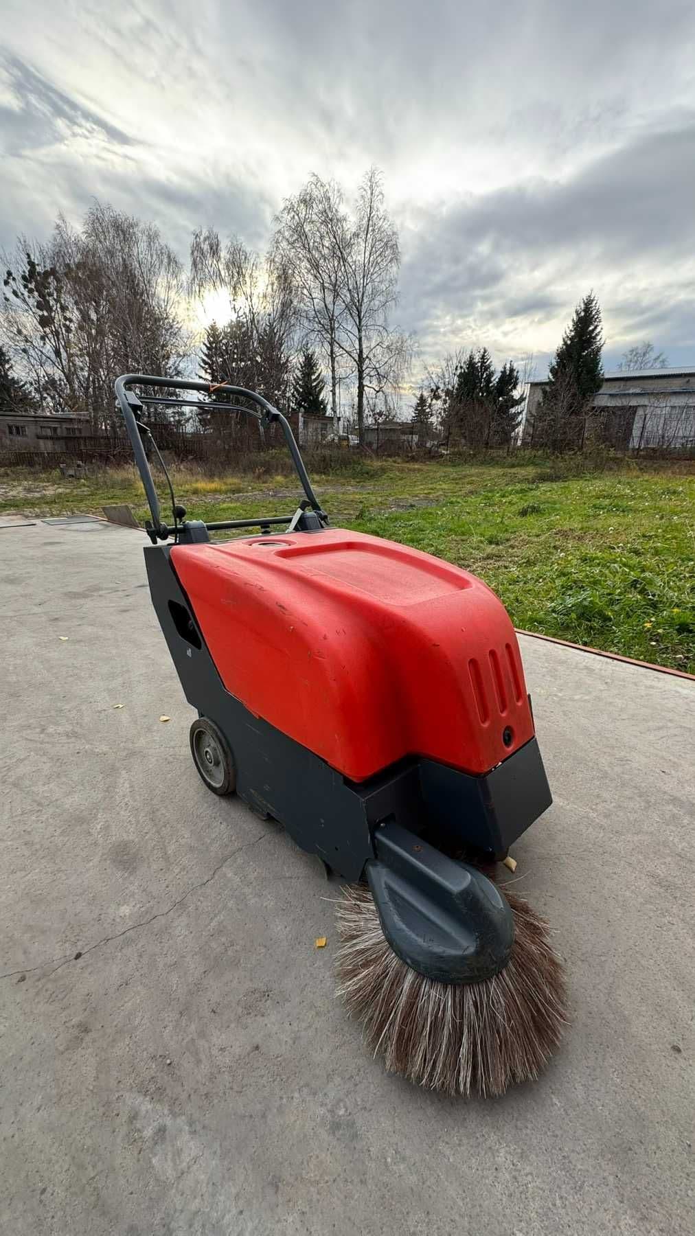 Підмітальна машина промисловий порохотяг 1143 HAKO SWEEPMASTER B650